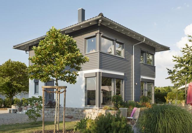 Casa prefabbricata con tetto a tenda