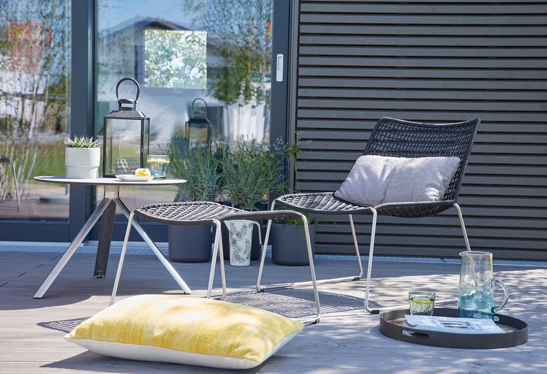 Terrasse mit trendigen Terrassenmöbel