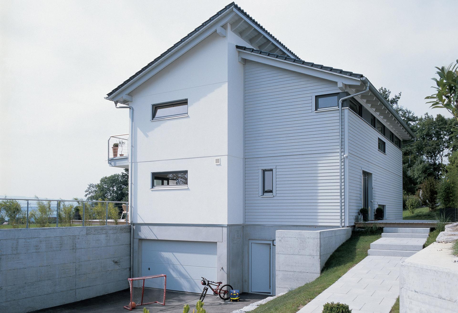 Modernes Einfamilienhaus mit versetztem Pultdach
