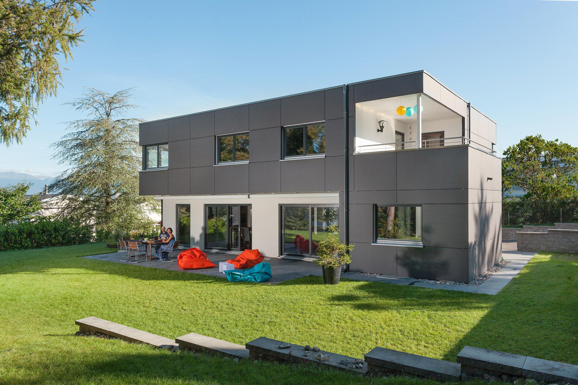 Maison individuelle moderne dans le style Bauhaus avec toit plat
