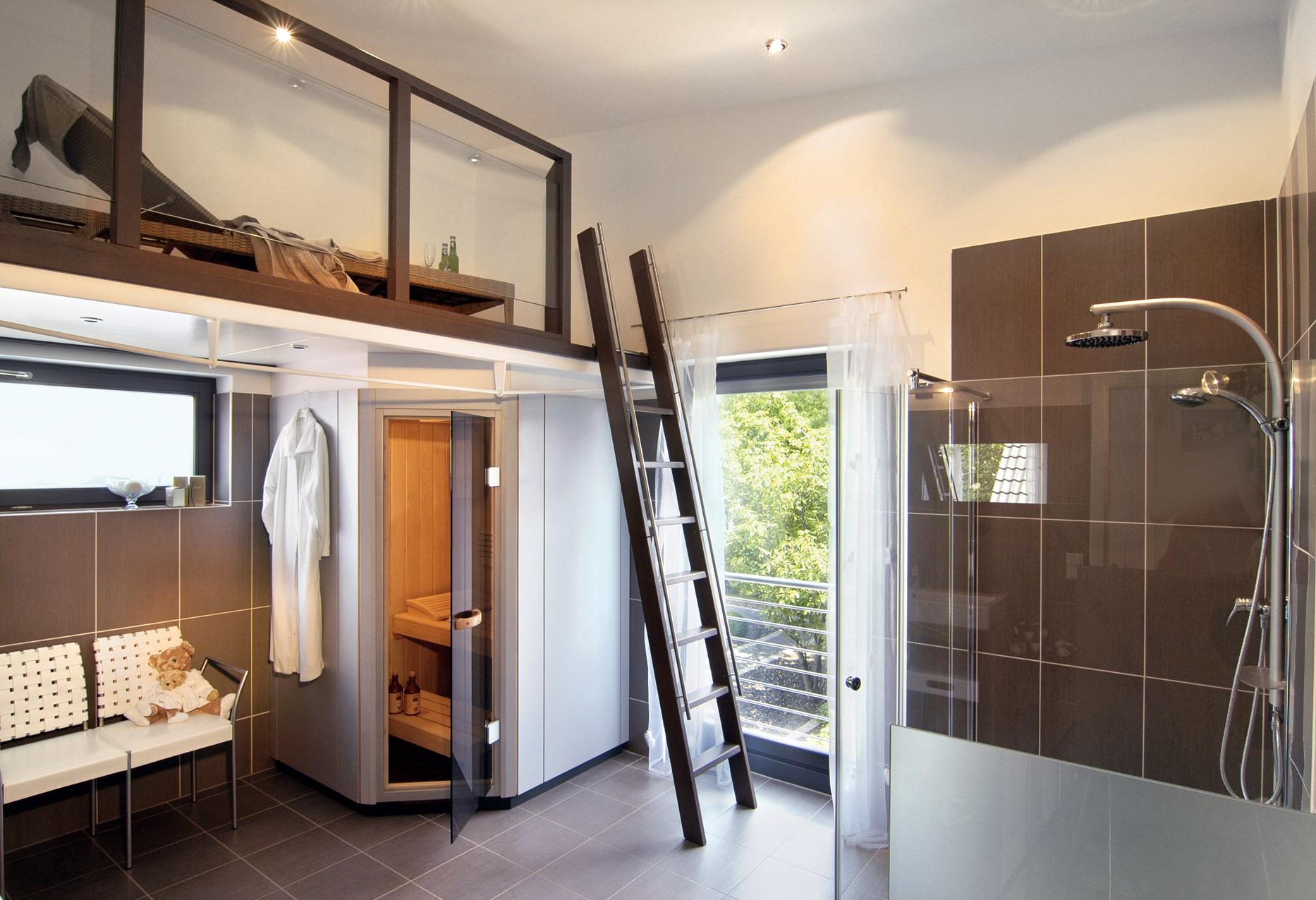 Salle de bain luxueuse avec sauna et galerie
