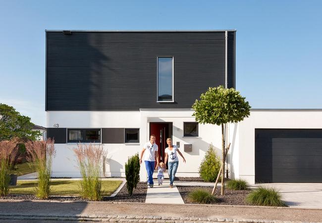 Casa prefabbricata moderna con architettura elegante in stile Bauhaus