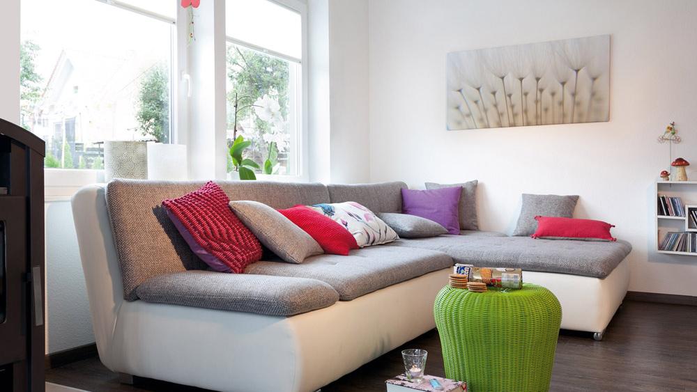 Modernes Wohnzimmer mit Schwedenofen