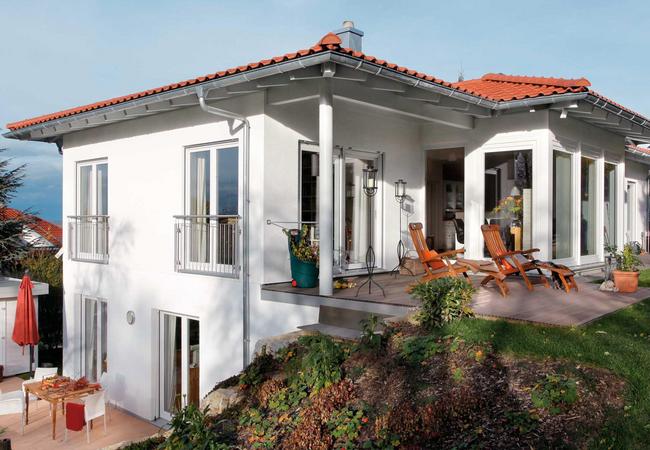 Bungalow with hipped roof and terrace