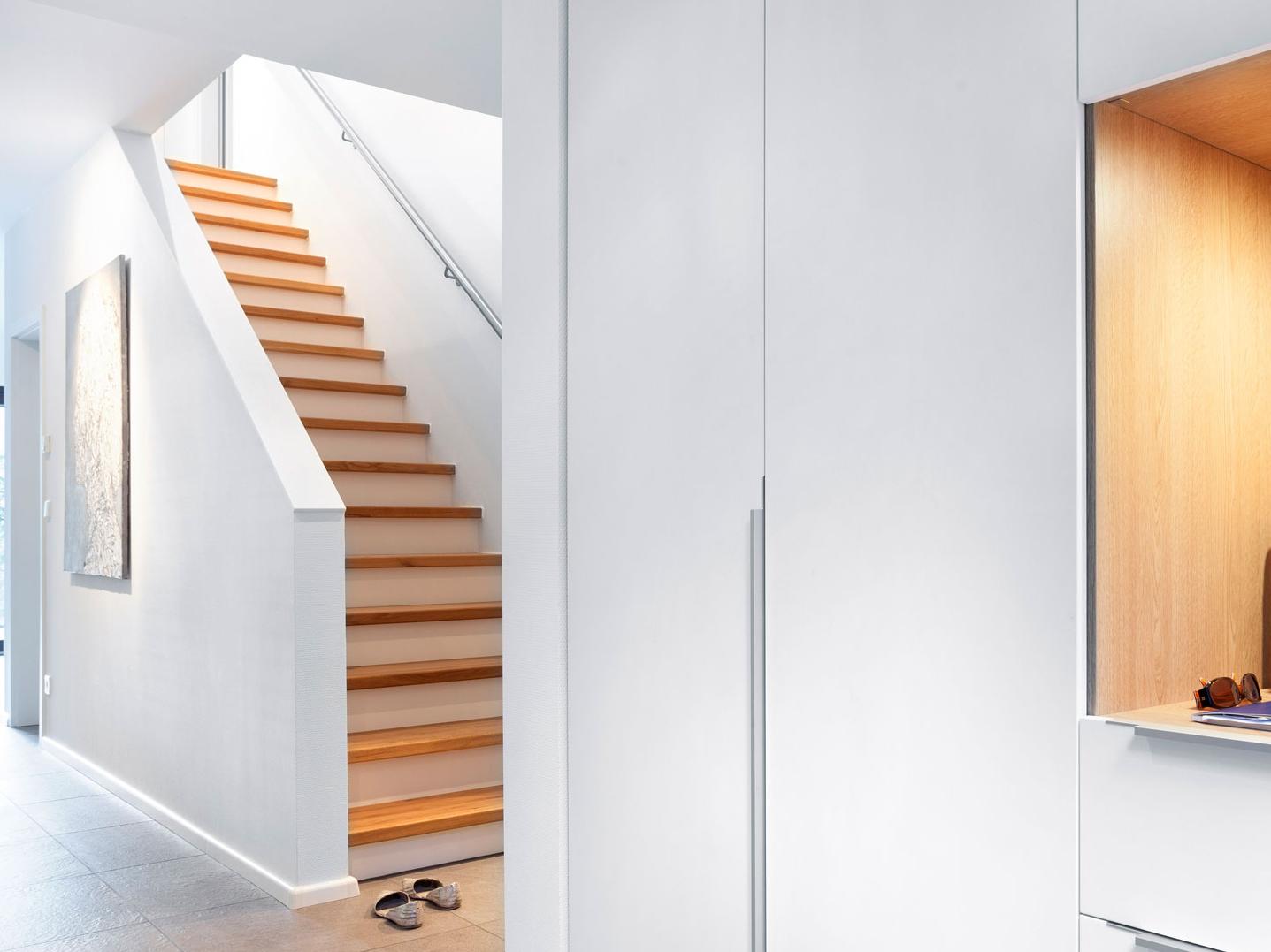 Stair Forms - Straight staircase with a simple handrail