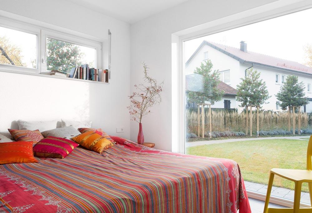 Orientalisches Schlafzimmer mit Panoramafenster