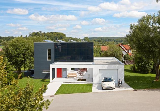 SCHÖNER WOHNEN- casa con tetto piano in stile Bauhaus 