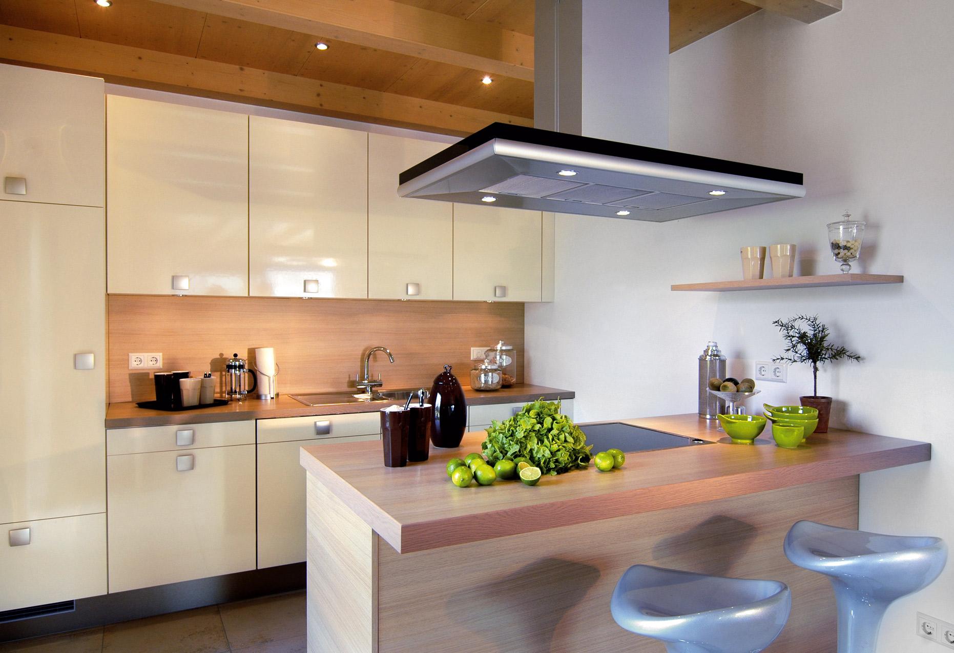 Modern high gloss kitchen