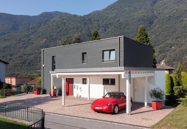 Casa prefabricada con elevador y forma de cubo