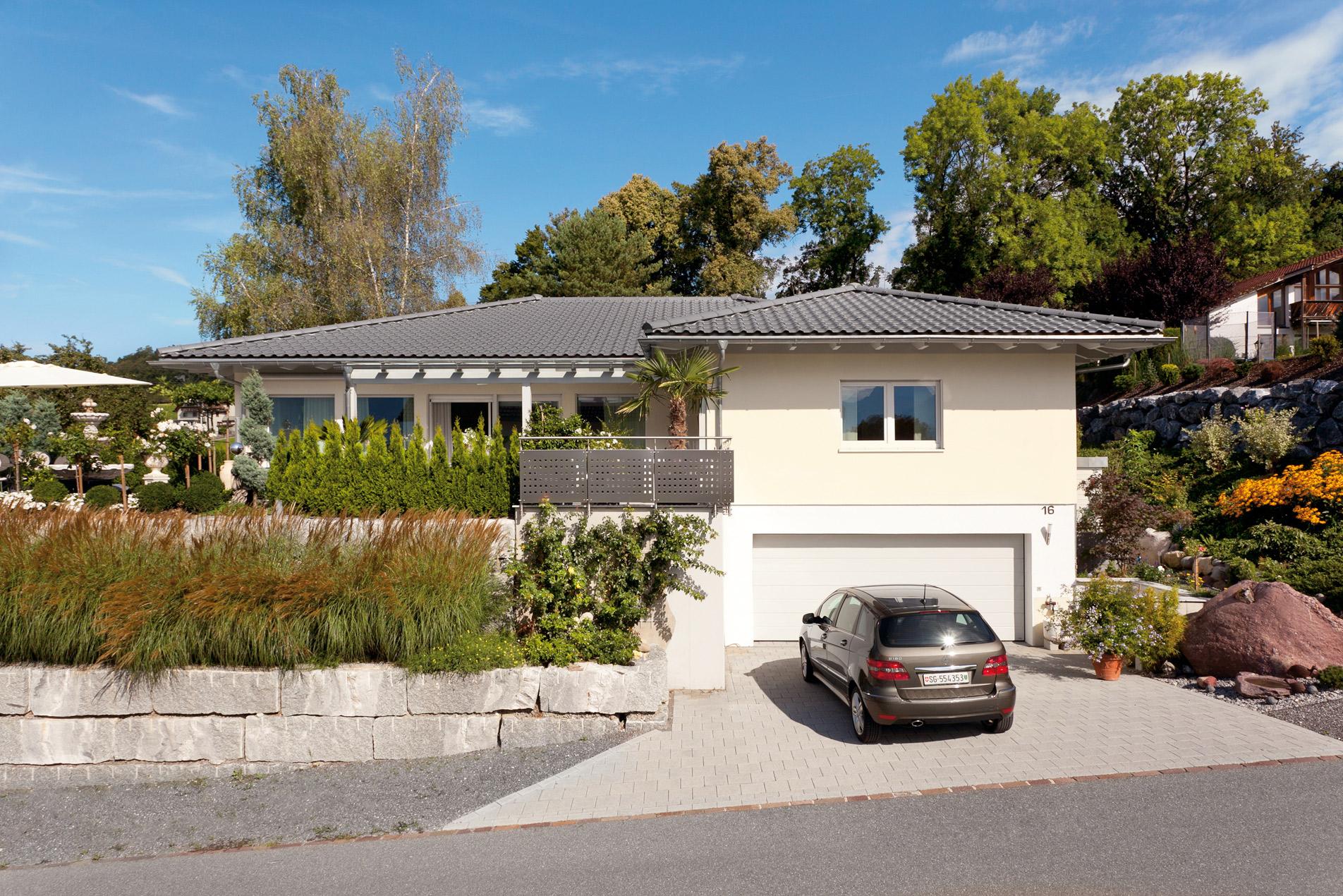 Bungalow à toit en croupe