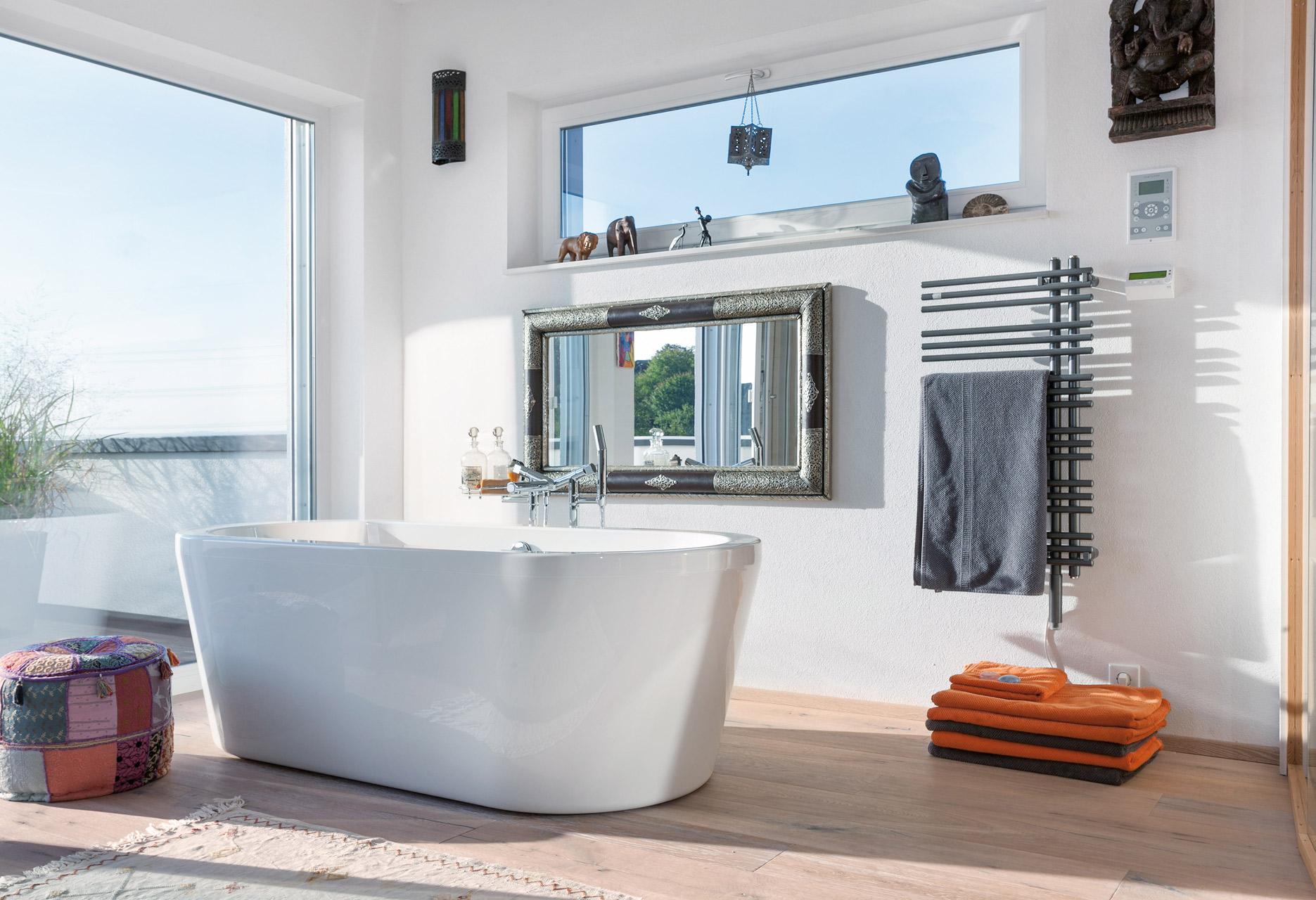 Bagno benessere con sauna e finestra panoramica 